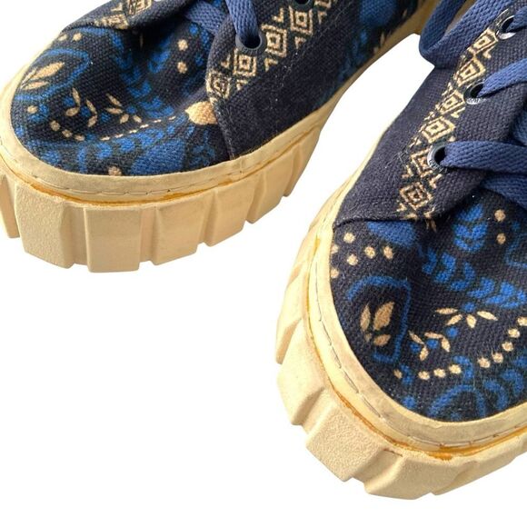 Farm Rio Black and Blue Macaw Forest Flatform High Top Sneaker in Size EU 40 - Picture 9 of 11